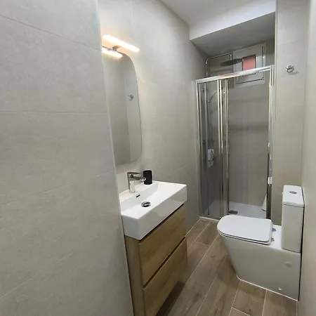 Appartement In With Wifi + Parking. *